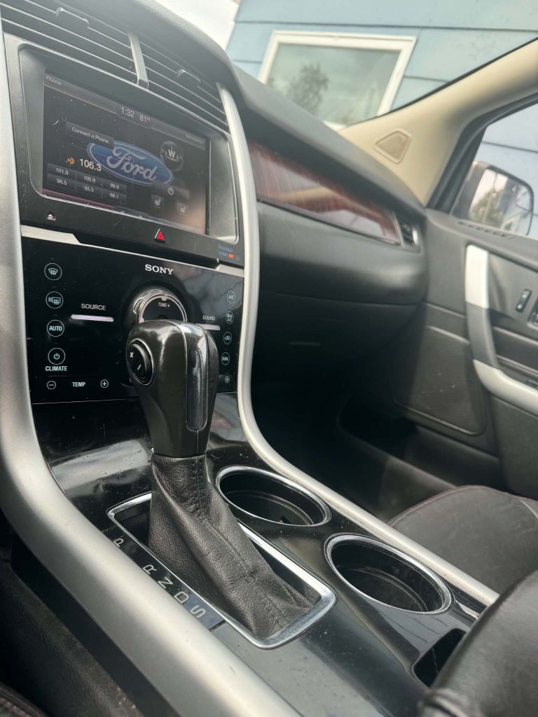 Photo 12 of this FORD EDGE