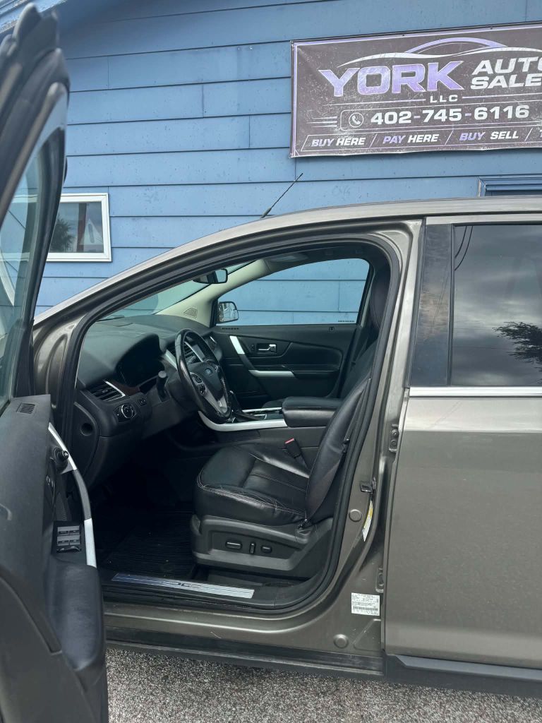 Photo 6 of this FORD EDGE
