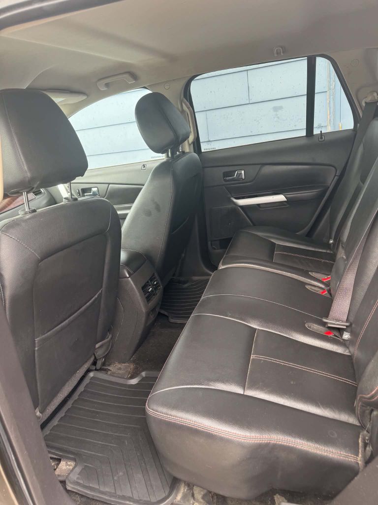 Photo 8 of this FORD EDGE