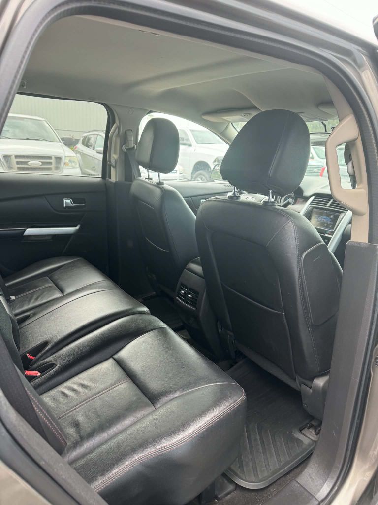 Photo 9 of this FORD EDGE