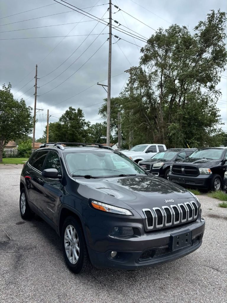 Photo 3 of this JEEP CHEROKEE