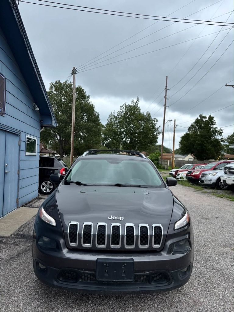 Photo 2 of this JEEP CHEROKEE