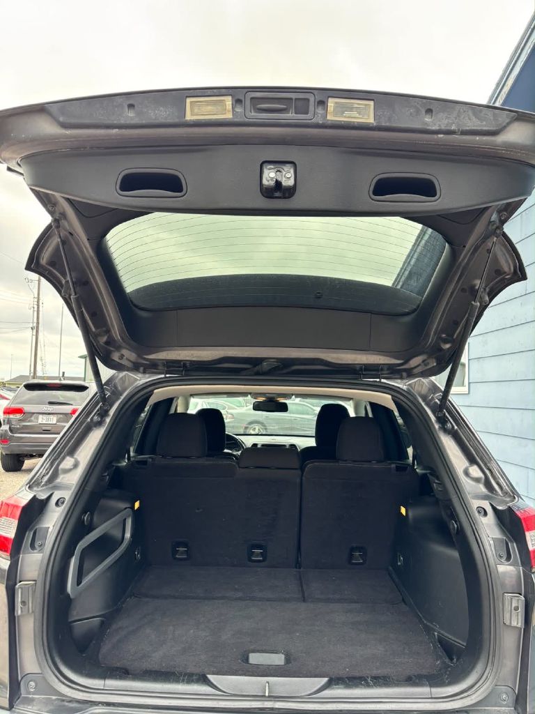 Photo 5 of this JEEP CHEROKEE