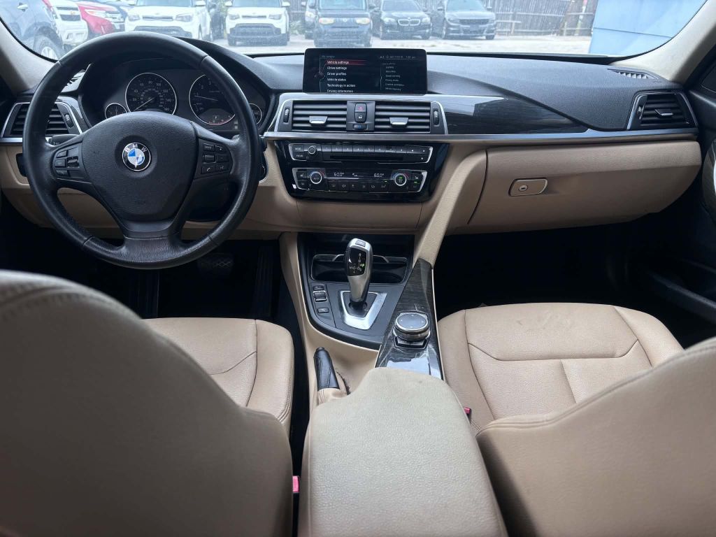 Photo 8 of this BMW 320