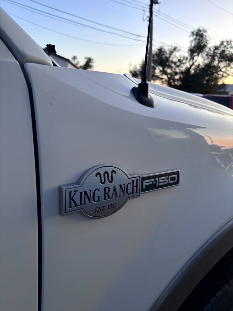 Photo 4 of this FORD F150