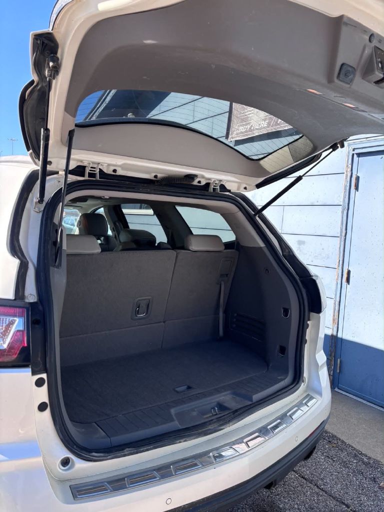 Photo 5 of this CHEVROLET TRAVERSE