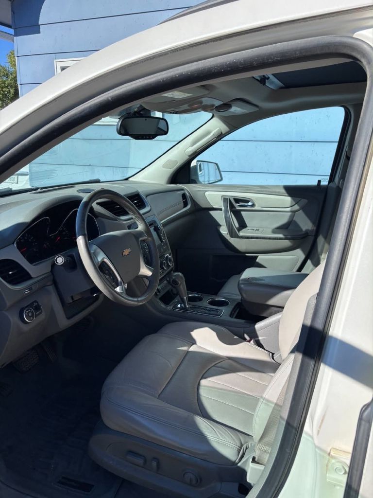 Photo 6 of this CHEVROLET TRAVERSE