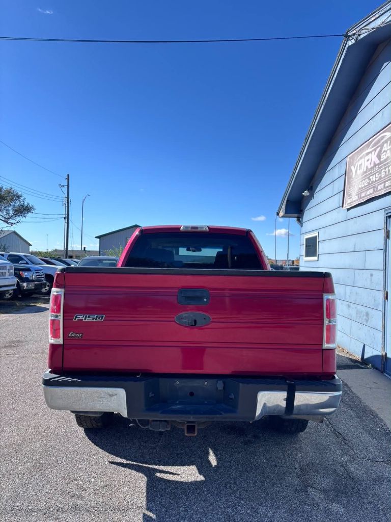 Photo 4 of this FORD F150