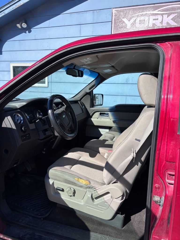Photo 6 of this FORD F150