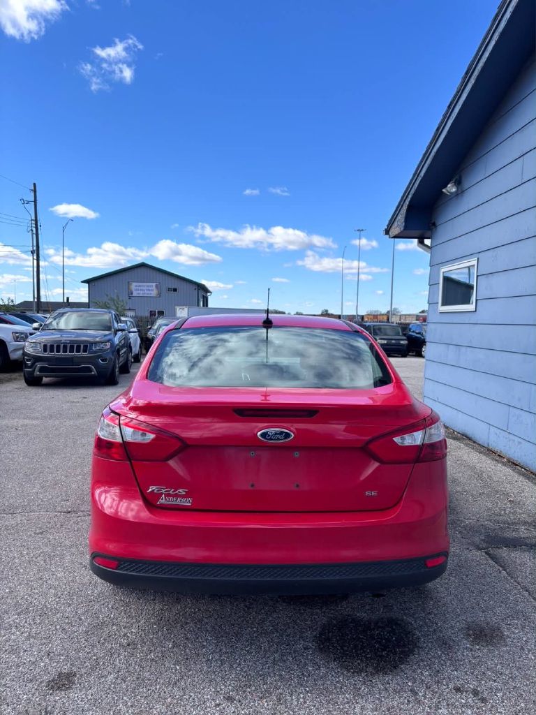 Photo 4 of this FORD FOCUS