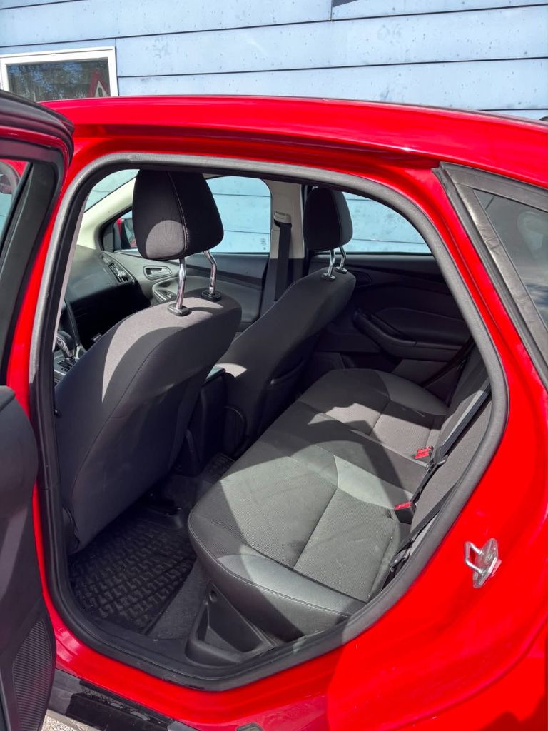 Photo 7 of this FORD FOCUS