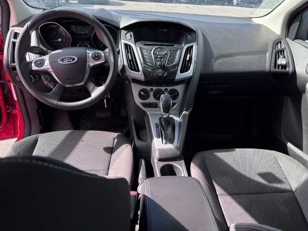 Photo 8 of this FORD FOCUS