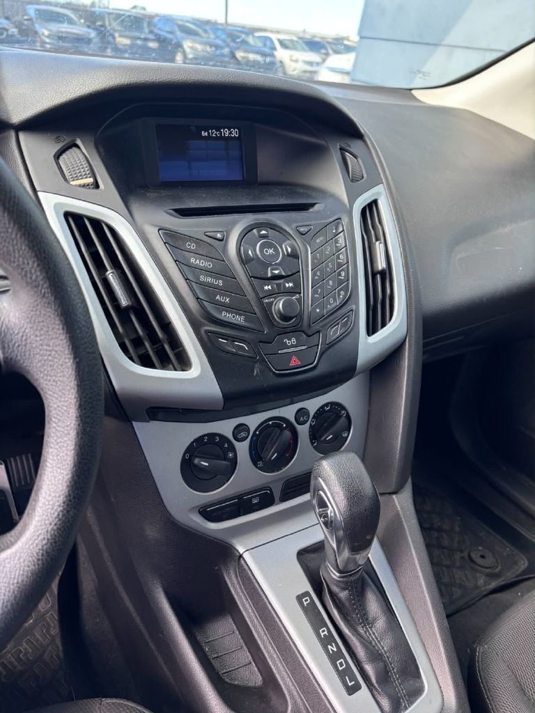 Photo 9 of this FORD FOCUS