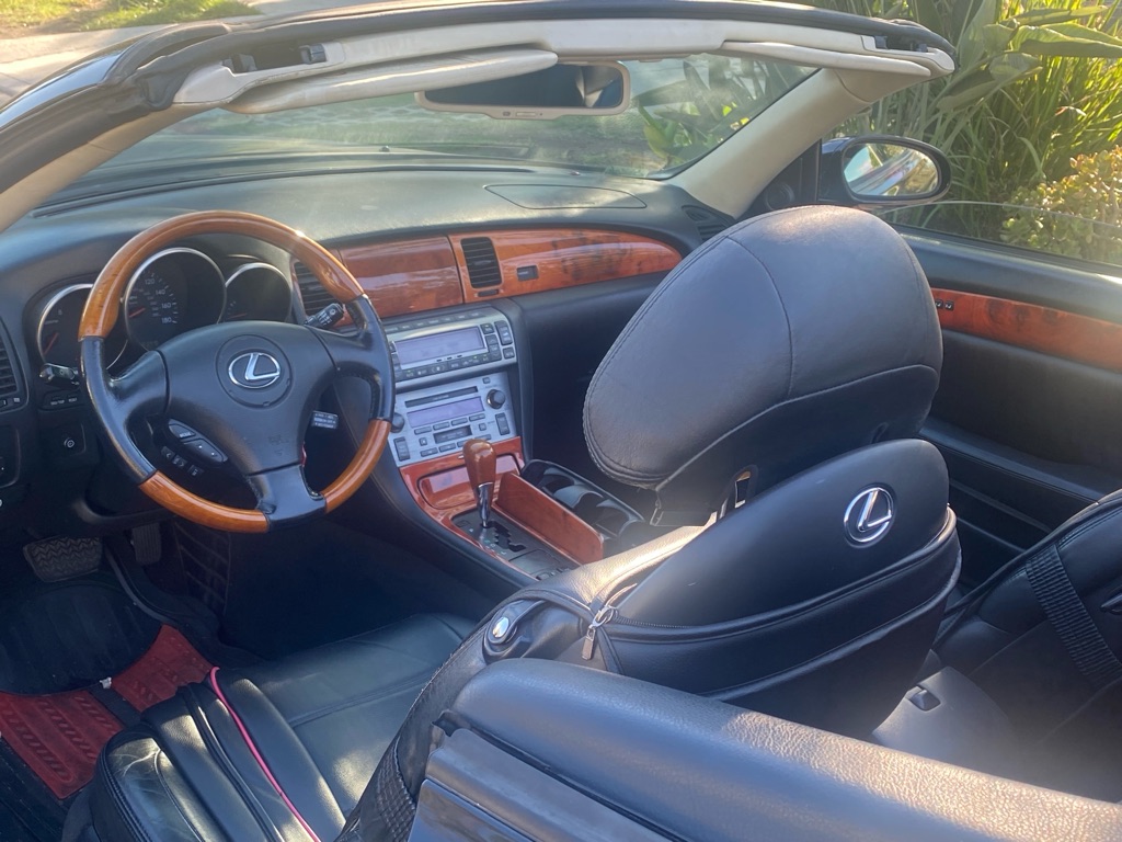 Photo 10 of this LEXUS SC