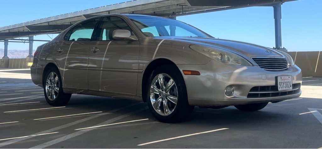 Photo 2 of this LEXUS ES