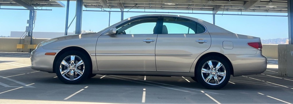 Photo 3 of this LEXUS ES