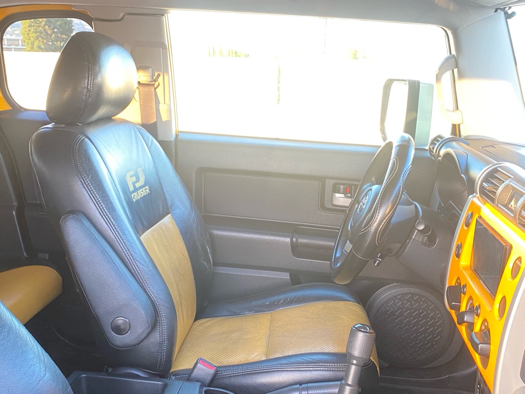 Photo 30 of this TOYOTA FJ CRUISER