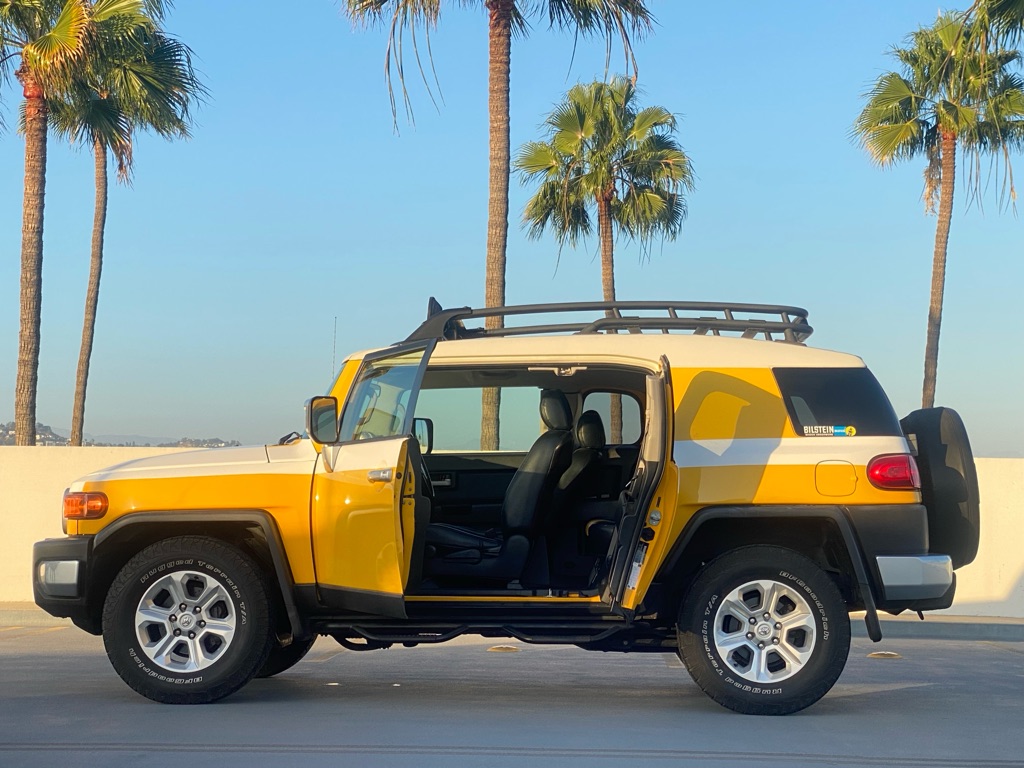 Photo 18 of this TOYOTA FJ CRUISER