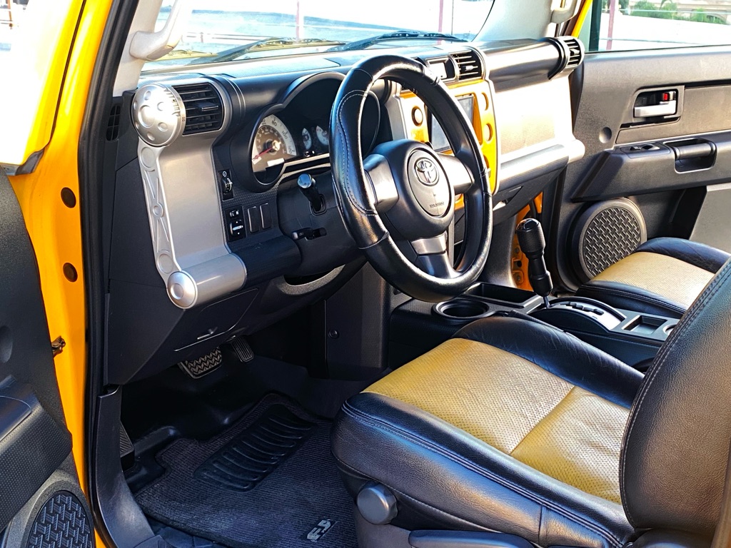 Photo 36 of this TOYOTA FJ CRUISER