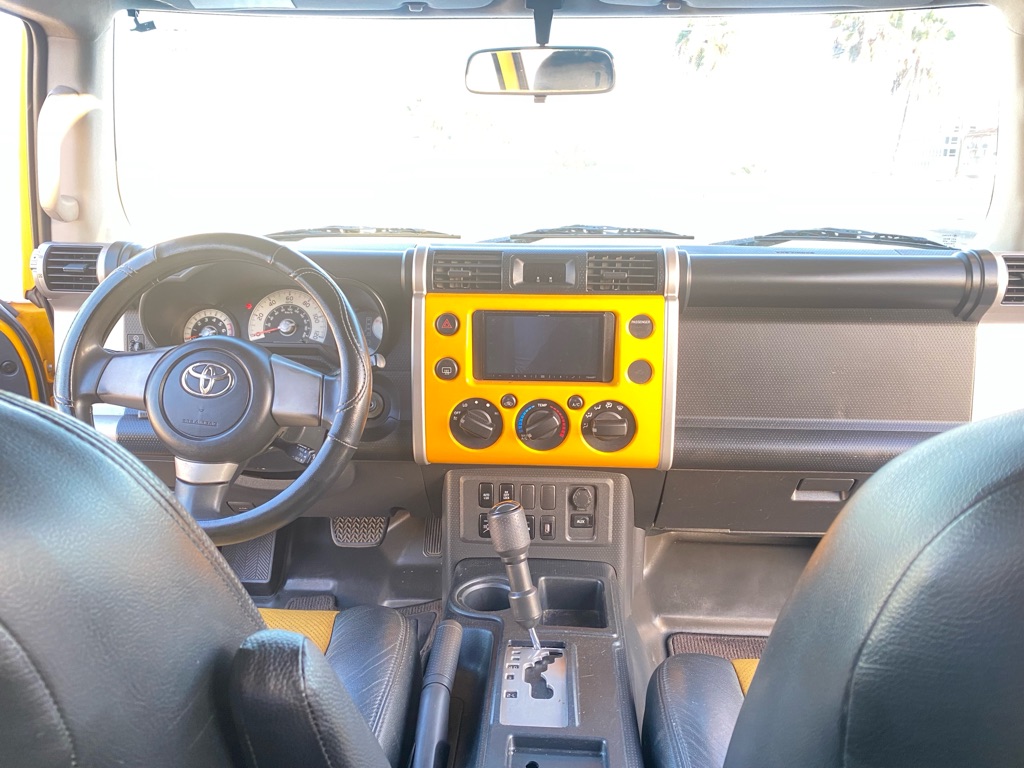 Photo 34 of this TOYOTA FJ CRUISER