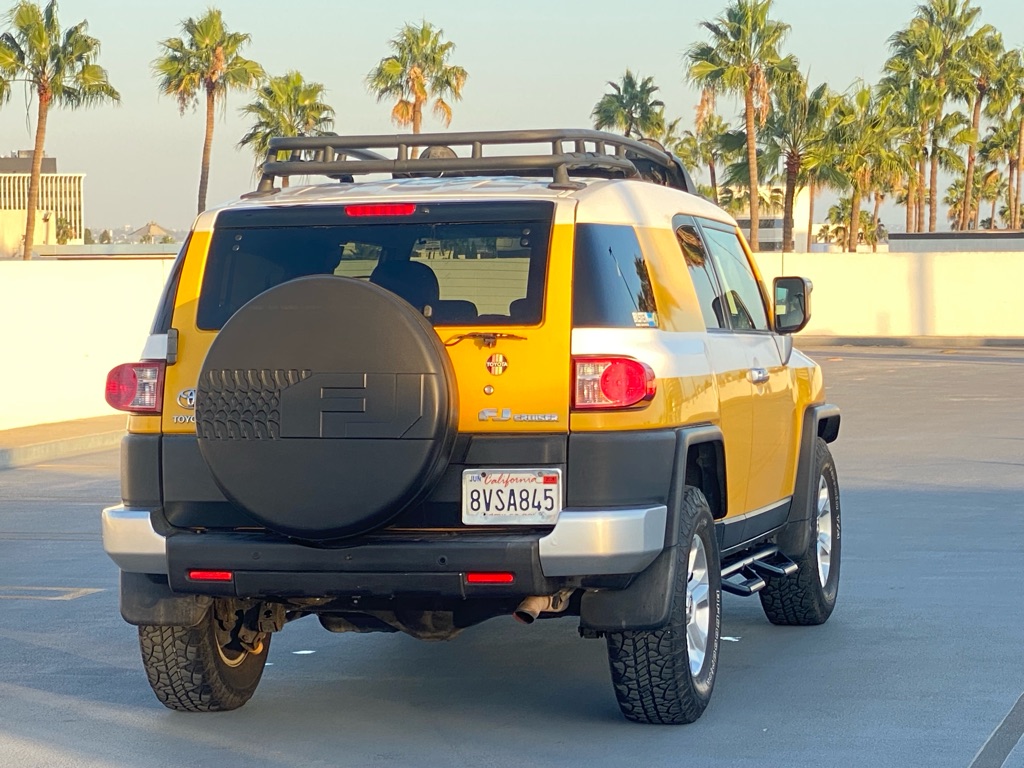Photo 26 of this TOYOTA FJ CRUISER