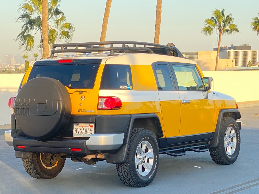 Photo 28 of this TOYOTA FJ CRUISER
