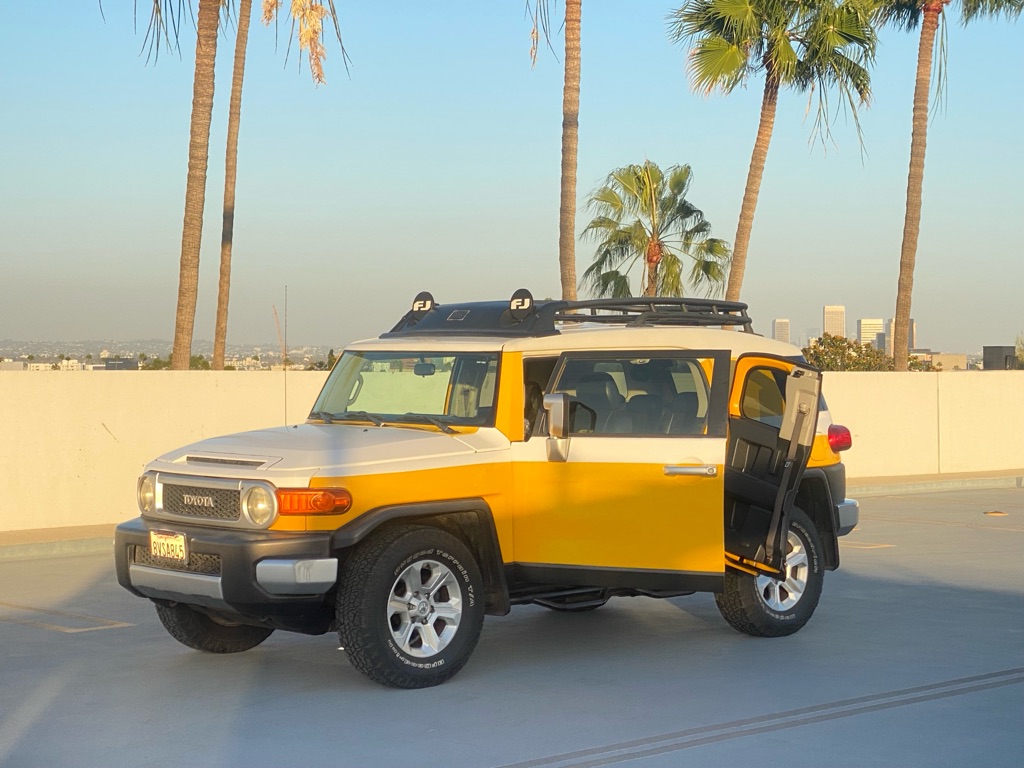 Photo 19 of this TOYOTA FJ CRUISER