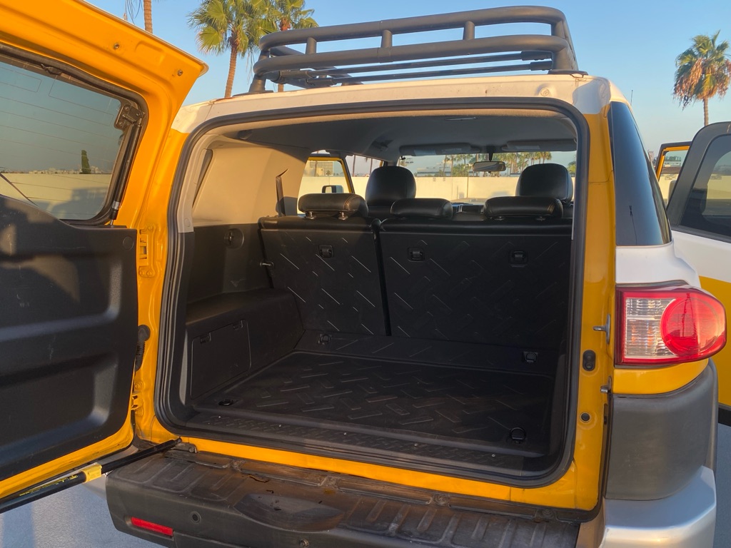 Photo 43 of this TOYOTA FJ CRUISER