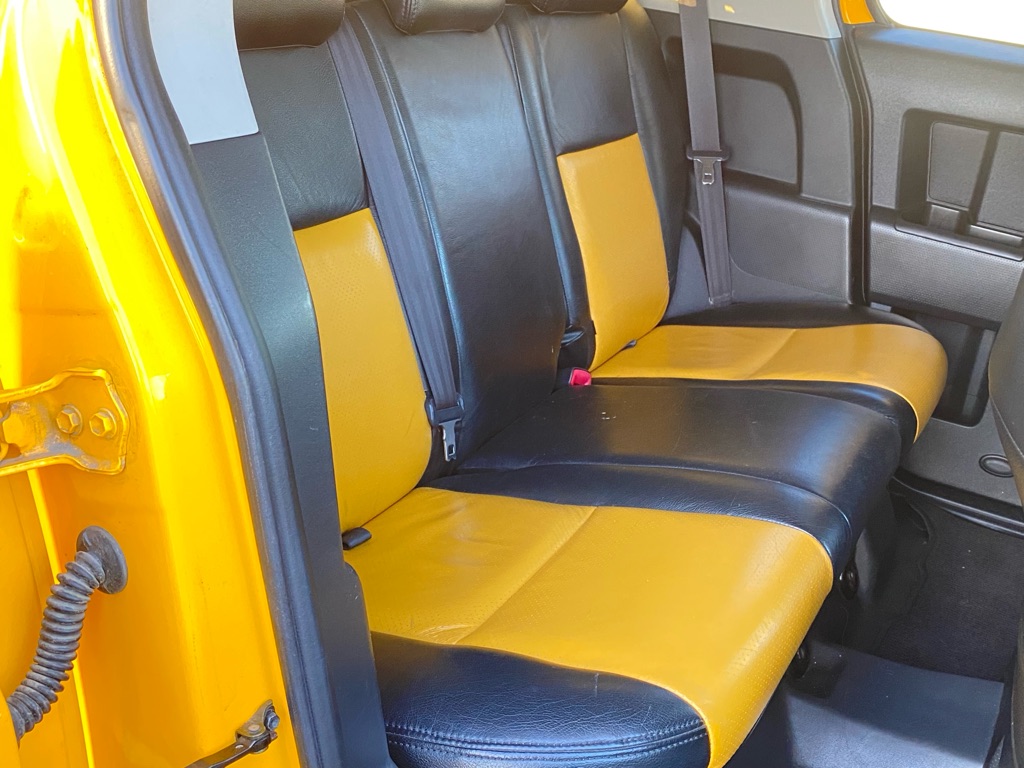 Photo 31 of this TOYOTA FJ CRUISER