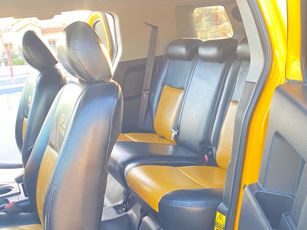 Photo 35 of this TOYOTA FJ CRUISER