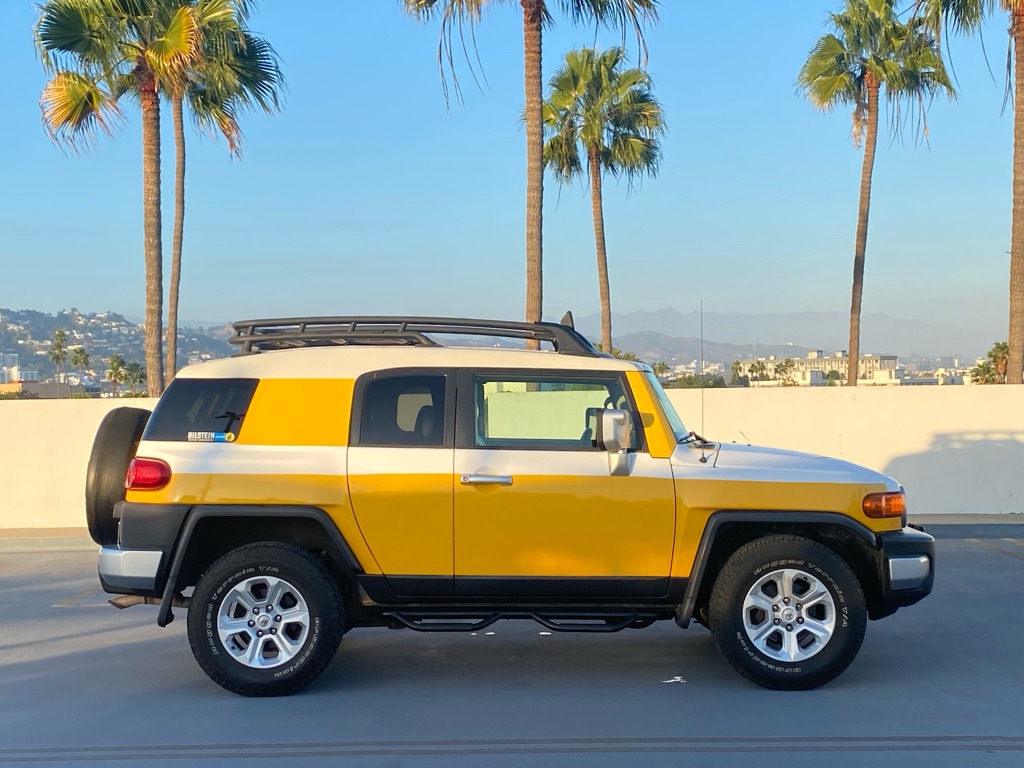 Photo 23 of this TOYOTA FJ CRUISER