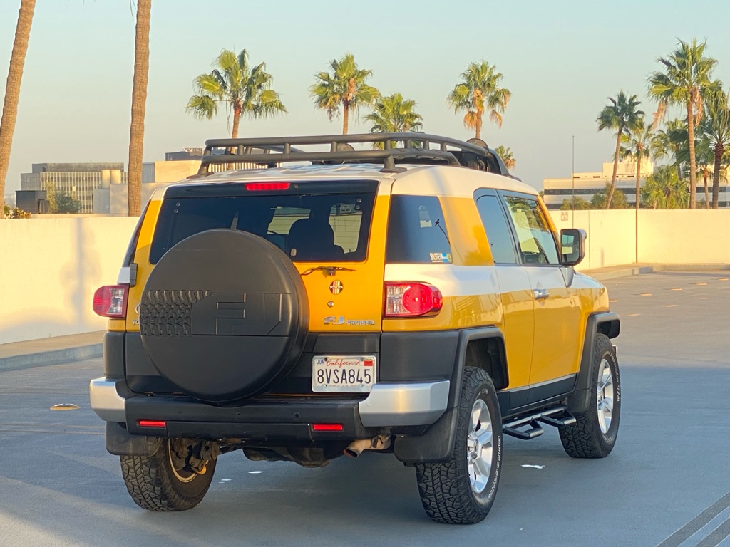 Photo 27 of this TOYOTA FJ CRUISER