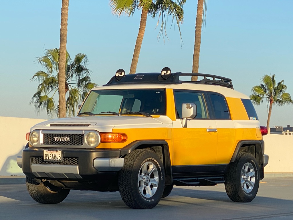 Photo 2 of this TOYOTA FJ CRUISER