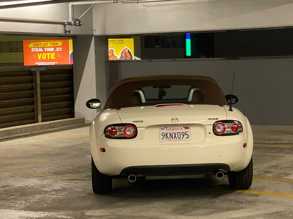 Photo 32 of this MAZDA MX-5 MIATA
