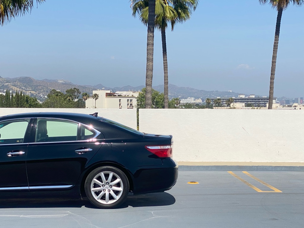 Photo 14 of this LEXUS LS