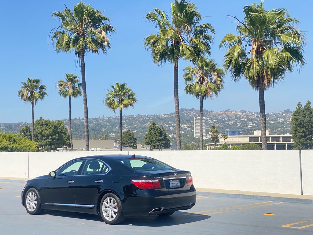 Photo 13 of this LEXUS LS