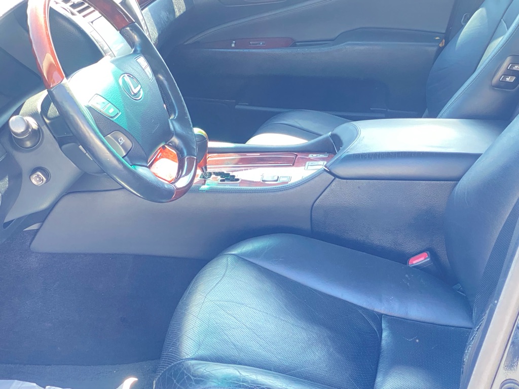 Photo 24 of this LEXUS LS
