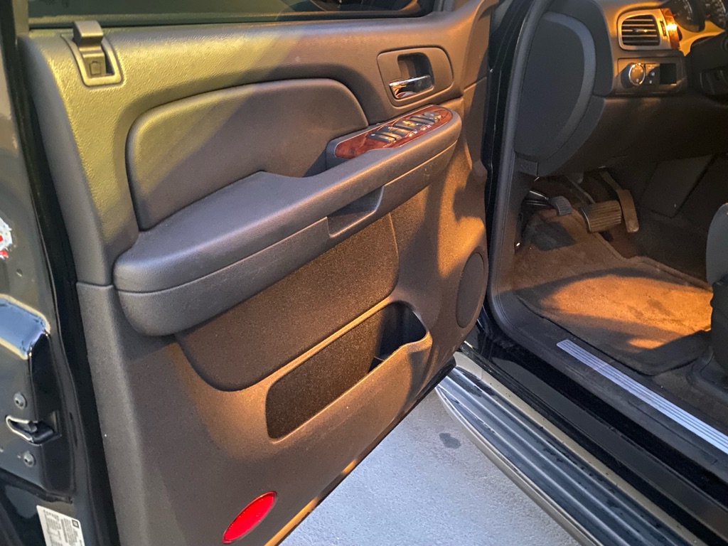 Photo 22 of this CHEVROLET TAHOE