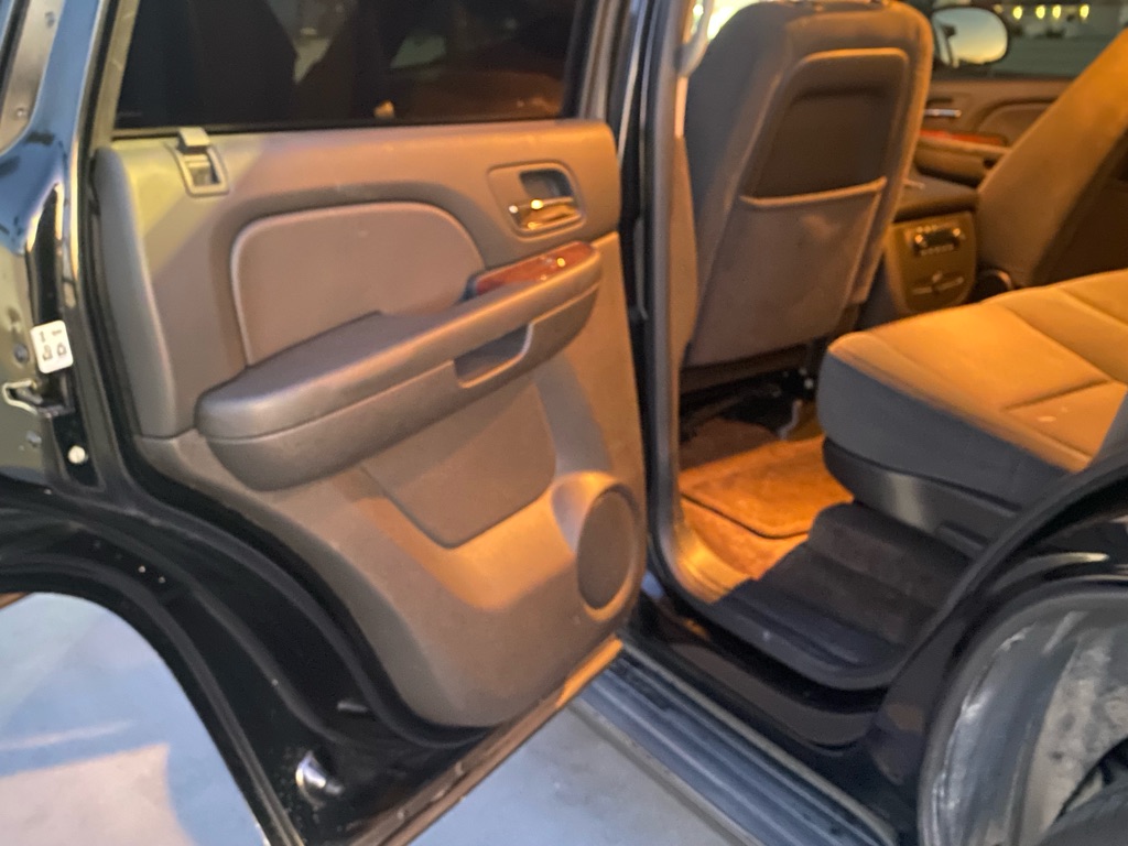 Photo 21 of this CHEVROLET TAHOE