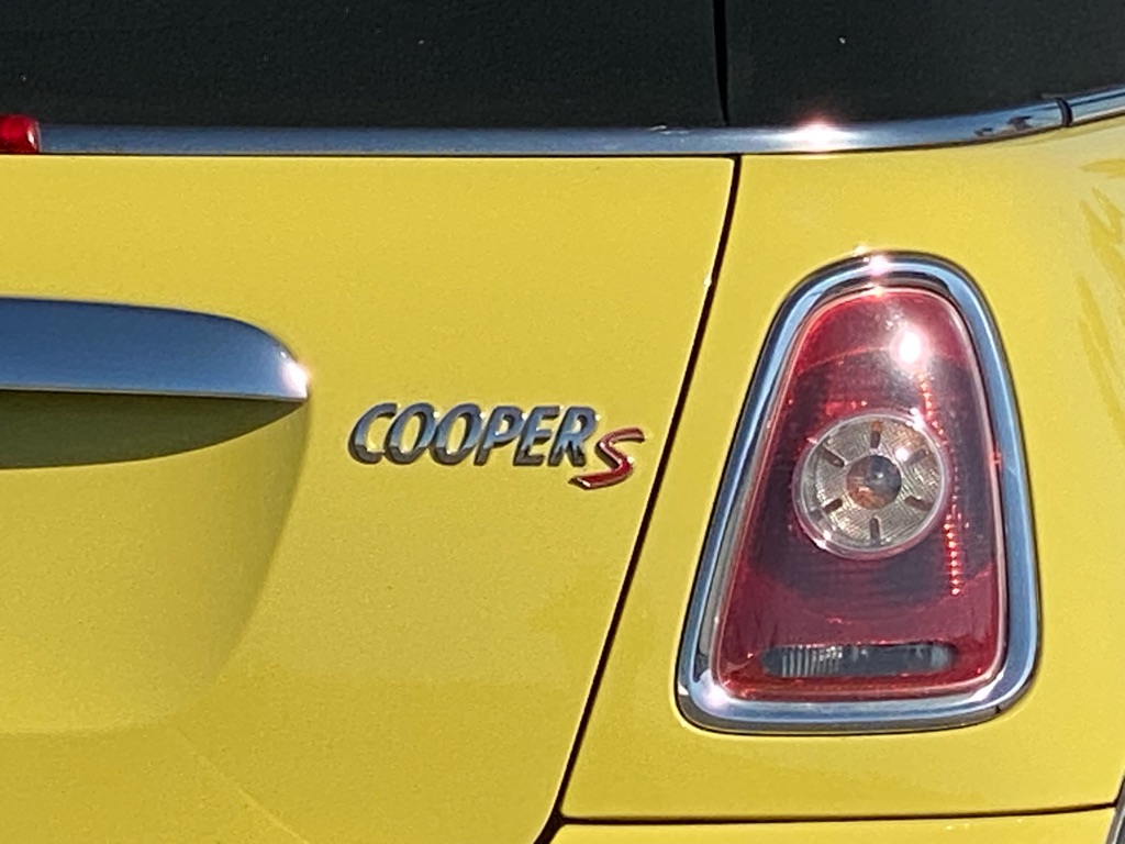 Photo 17 of this MINI COOPER