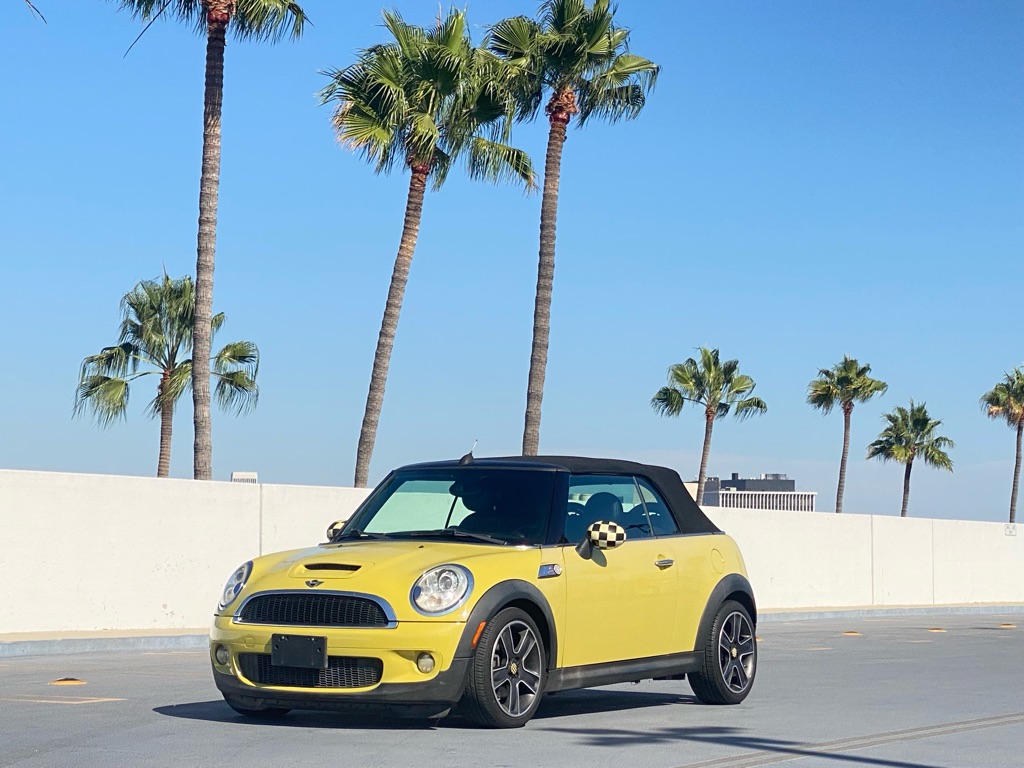 Photo 2 of this MINI COOPER