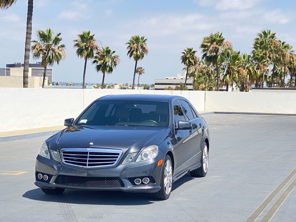 Photo 9 of this MERCEDES-BENZ E-CLASS