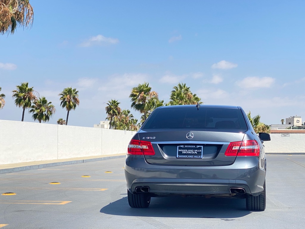 Photo 15 of this MERCEDES-BENZ E-CLASS
