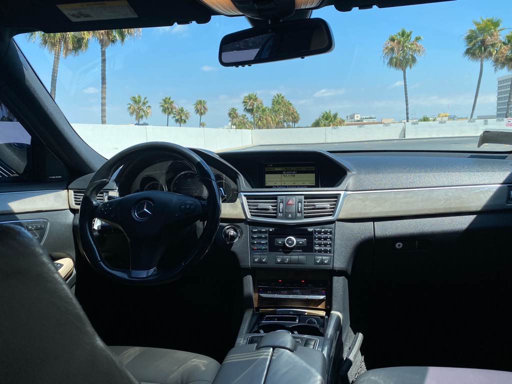 Photo 6 of this MERCEDES-BENZ E-CLASS