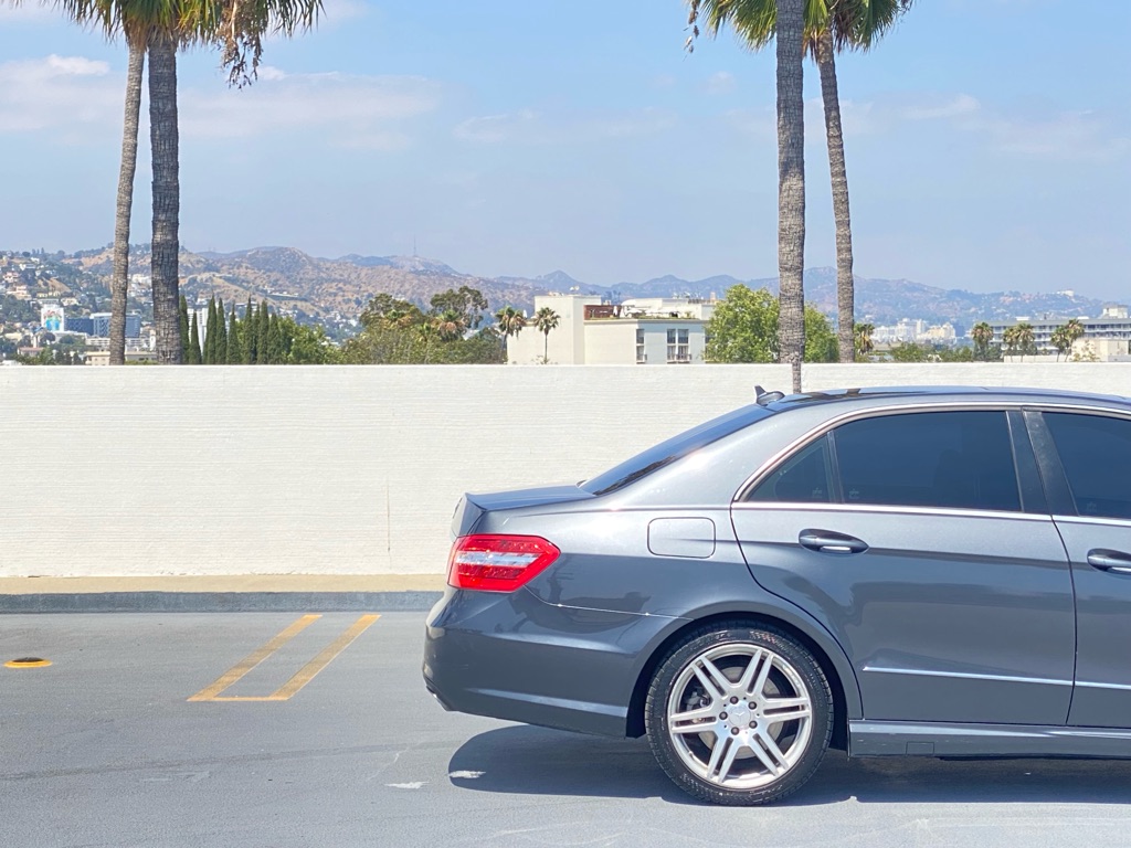 Photo 14 of this MERCEDES-BENZ E-CLASS