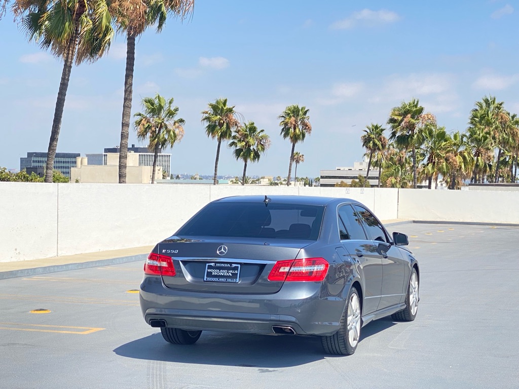 Photo 3 of this MERCEDES-BENZ E-CLASS