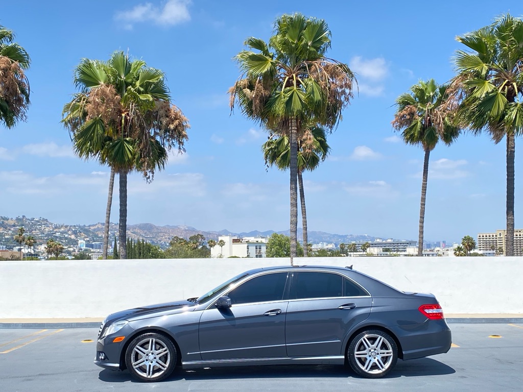 Photo 4 of this MERCEDES-BENZ E-CLASS