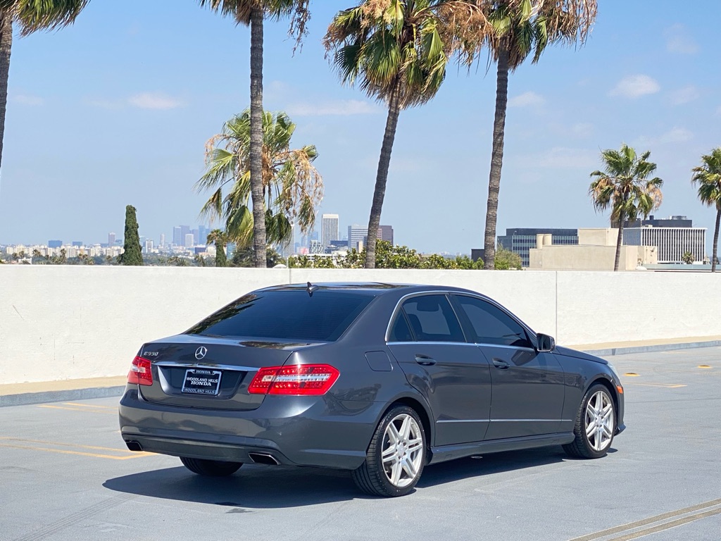 Photo 12 of this MERCEDES-BENZ E-CLASS