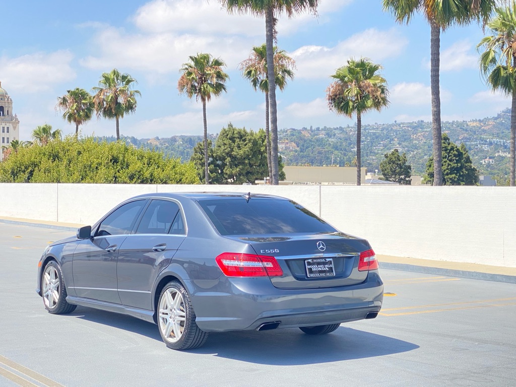 Photo 11 of this MERCEDES-BENZ E-CLASS