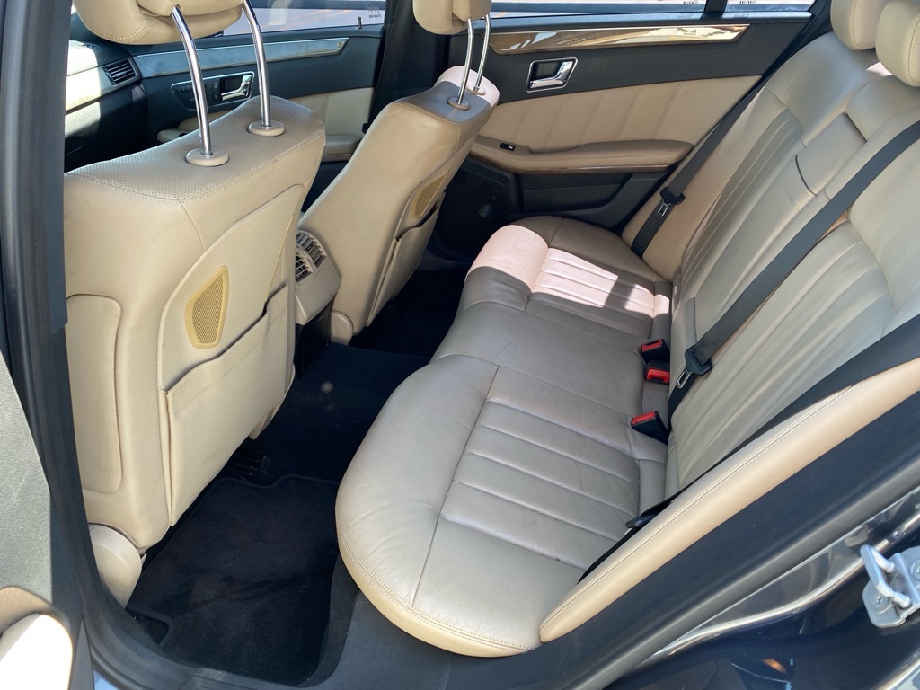 Photo 21 of this MERCEDES-BENZ E-CLASS